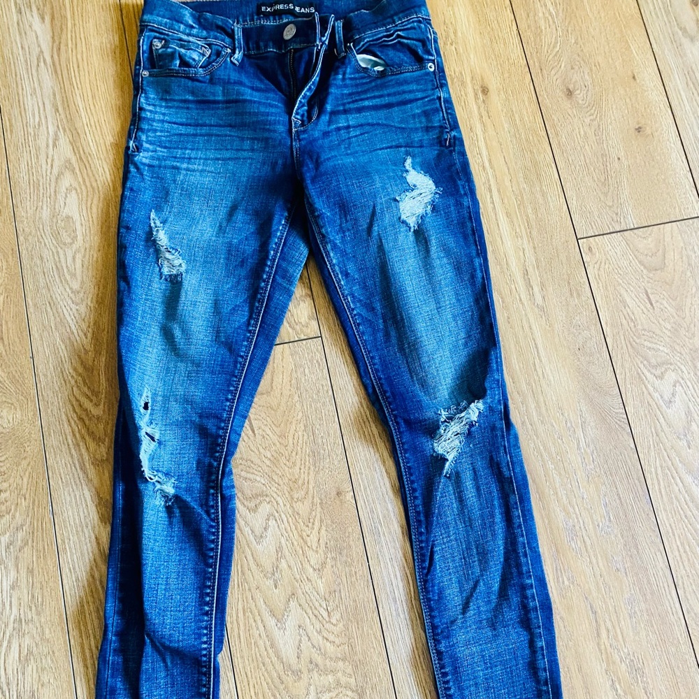 Express denim skinny jeans, great quality, comfortable, size 6